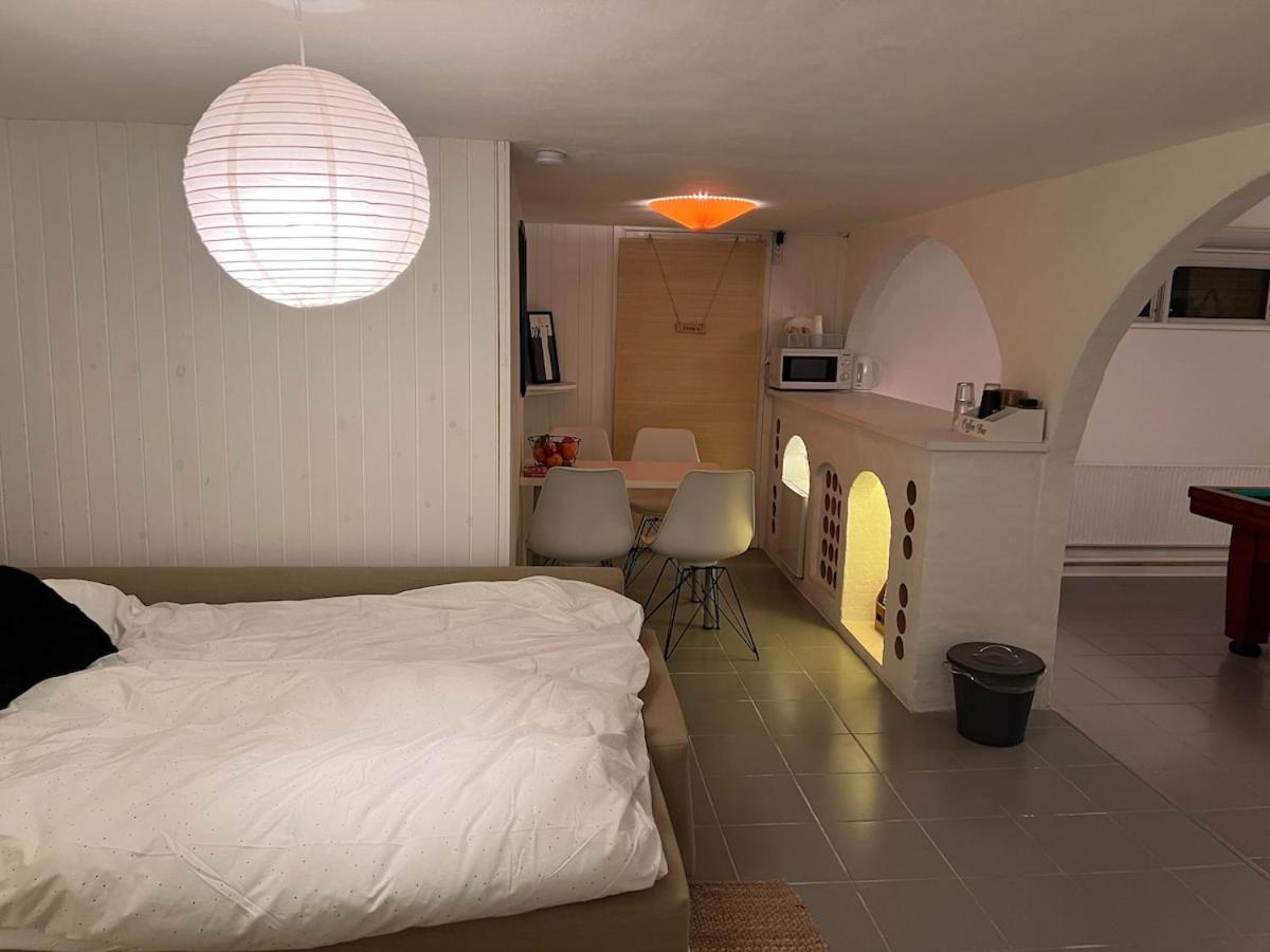 Large Basement In The Middle Of *